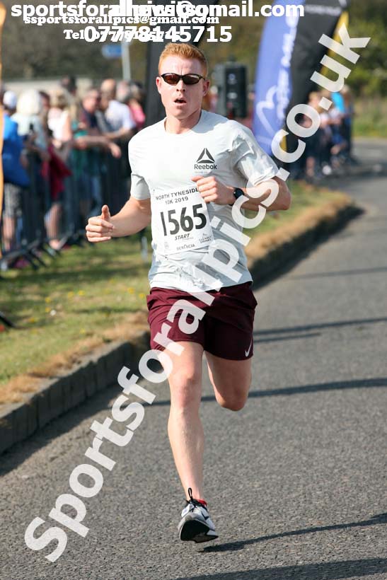 North Tyneside 10k Road Race, Whitley Bay. Photo:  David T. Hewitson/Sports for All Pics